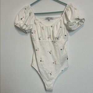 New without tag, never used White Floral Bodysuit
